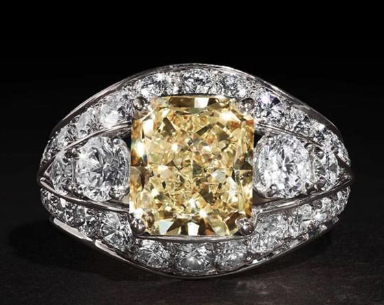 Everything goes to extremes, and white diamonds with extremely poor color have become treasures in the eyes of collectors 